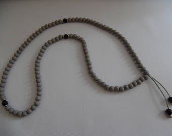 Chapelet bouddhiste Mala, perles en bois, agates, gris, le 108 perles, bijou hommes, fait à la main, pièce unique, cadeau pour lui.