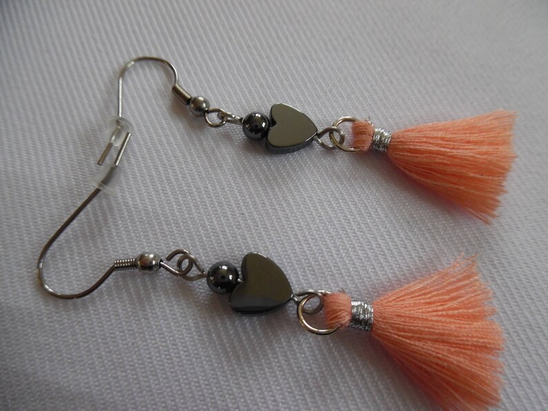 accessory Modern unique jewelry heart earrings with hematite black women stainless steel hooks pom poms salmon