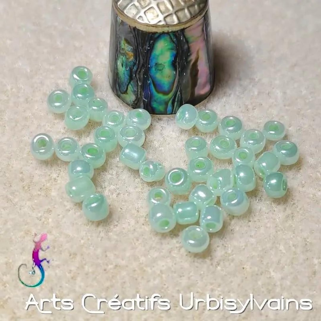 Lot de 3300 perles de rocaille en verre opaques, 3 mm, mat, 8/0, perles de poney, vert foncé