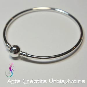 European bangle bracelet in silver plated metal with clip clasp