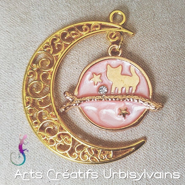 Pendentif lune ciselée en métal doré et médaillon en émail cloisonné 40mm