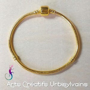 European snake chain bracelet in gold metal