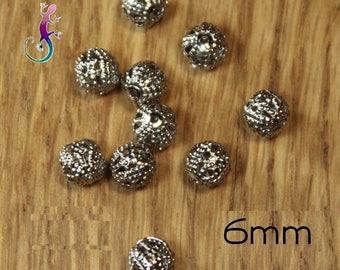 Set of 30 filigree spacer beads in antique silver metal 6mm