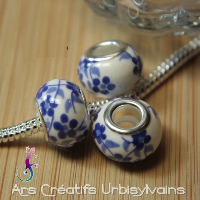 Lot of 2 ceramic beads decorated blue and white flowers for bracelet or European necklace 13x10mm