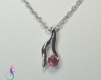 Chain and pendant in silver-tone metal and pink crystal