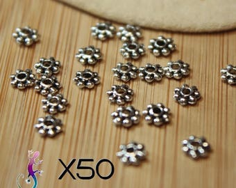 Lot de 50 perles intercalaires "fleur" en métal argenté antique 4mm