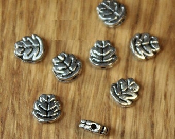 Lot of 10 spacer beads in the shape of an oak leaf in silver-plated metal 8x7mm