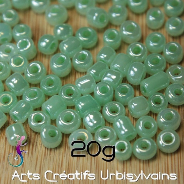 Lot de 20g de perles de rocaille en verre de couleur vert pale 4mm