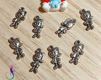 Lot of 8 little girl charms in silver metal 15x7mm