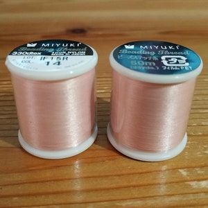 A spool of Miyuki nylon thread Rose pâle