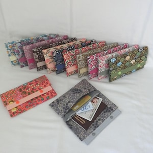 Zippered coin purse/wallet, 3 compartments for documents and cards, Japanese floral fabric, handmade women's clutch