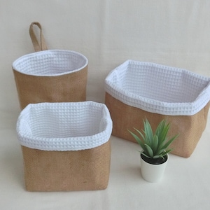 Panier de rangement en toile de jute et tissu éponge nid d abeille. Corbeille réversible pour accessoire bébé ou rangement cosmétique maquillage femme. Panière salle de bain