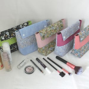Pochette à rabat doublée, Tissu Coton Liberty ou Fleuri, Rangement Maquillage ou Documents, Trousse de toilette Femme ou Fille, Fait main