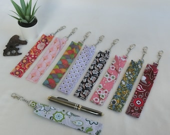 Small pen case, Pen holder with carabiner, Flowered or Japanese fabric, Protective cover, Handbag accessory, Women's gift