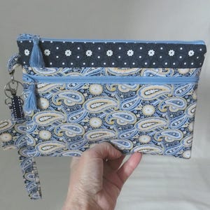Etui met 2 ritsvakken en afneembaar polsbandje, ideaal voor documenten, telefoon of make-up, paisleystof met grafisch bloemenpatroon, handgemaakt