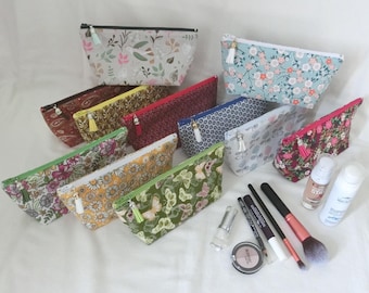 Trapezoidal zippered and lined pouch, storage bag for makeup, accessories or school pencils, cotton fabric, handmade gift
