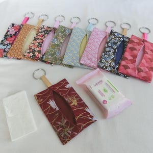 étui pochette pour mouchoirs en papier ou lingettes intimes, Tissu Japonais ou fleuri, Trousse Porte clé, Cadeau Femme Fait main France