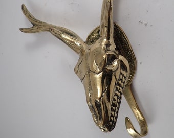 Gancio da parete a forma di teschio di cervo in ottone
