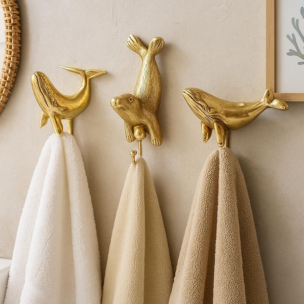 Juego de 3 ganchos Sea Life: percha de toalla de latón con diseño de ballena y foca