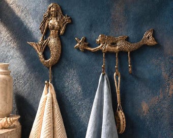Juego de 2 ganchos de pared de latón con forma de sirena, toallero y llavero de estilo bohemio costero, sirena con estrella de mar + diseño de 3 ganchos, regalo para la casa de playa