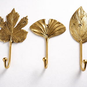 Juego de 3 ganchos de pared con hojas de latón reciclado, decoración botánica