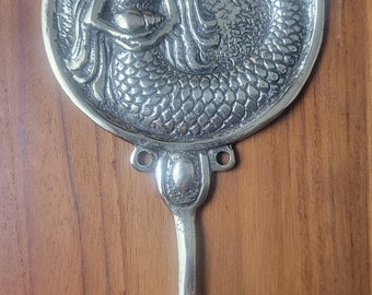 Medallion Mermaid Hook