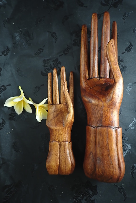 手彫りの左右木製仏手印セット - Etsy 日本 手彫りの左右木製仏手印セット - Etsy 日本