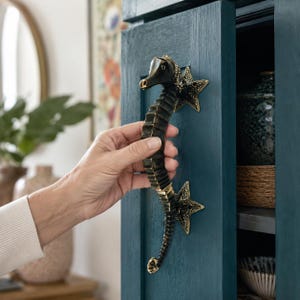 Maniglia per porta a forma di cavalluccio marino, maniglia per porta a sirena, ferramenta nautica in ottone anticato, maniglia d'ingresso vintage in bronzo massiccio, piccola o grande