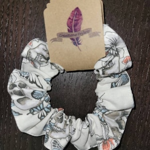 Chouchou / hair elastic with skeleton head pattern