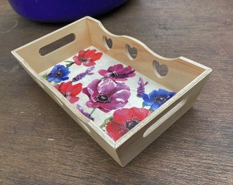 Tray decorated with Anemones.