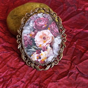 Broche Vintage Panier De Roses - Métal Doré Et Oxydes - Occasion