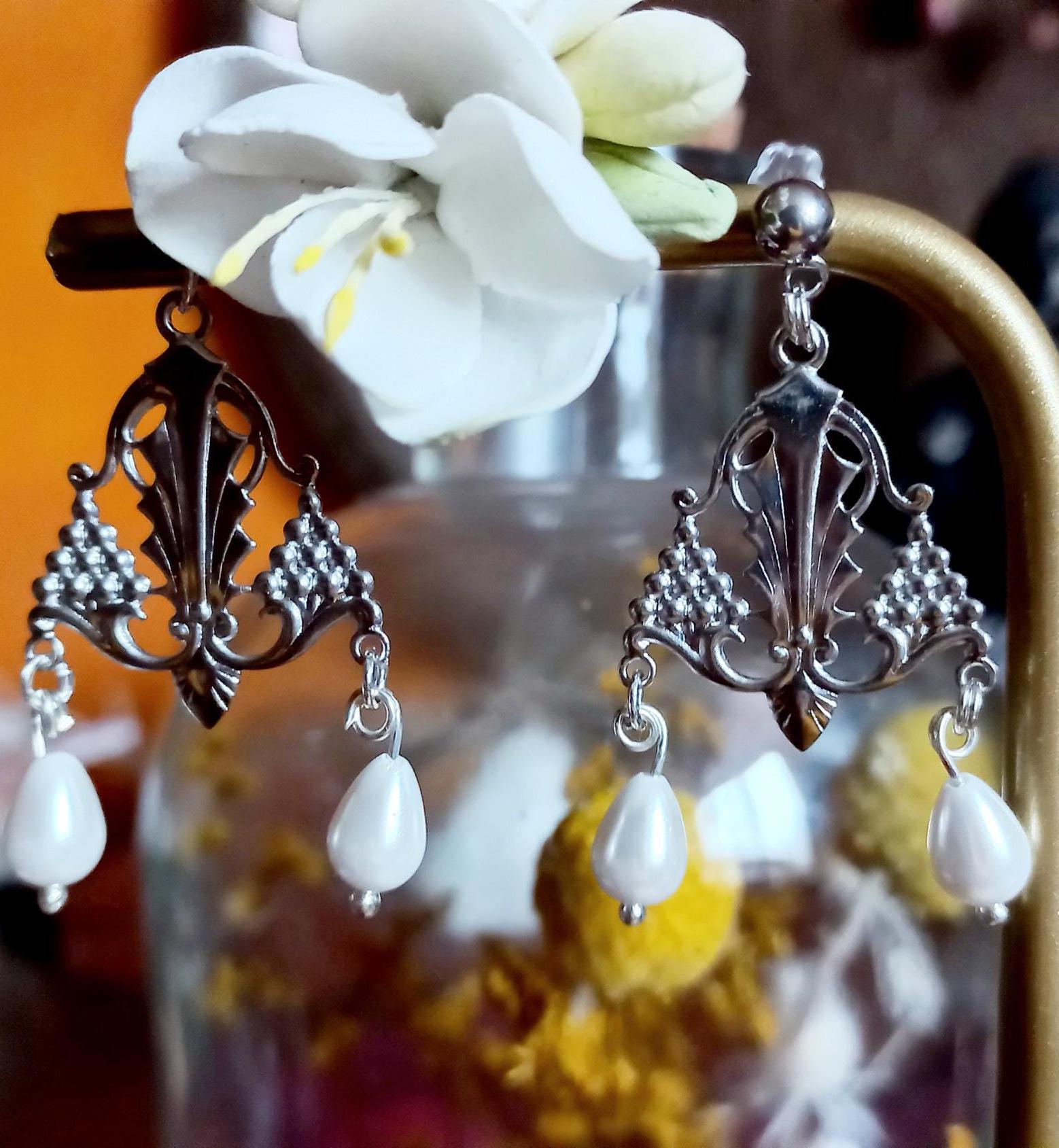 Lot De 2 Boucles D'Oreilles Tige Baroque En Nacre - Style Vintage - Neuves Avec Étiquettes