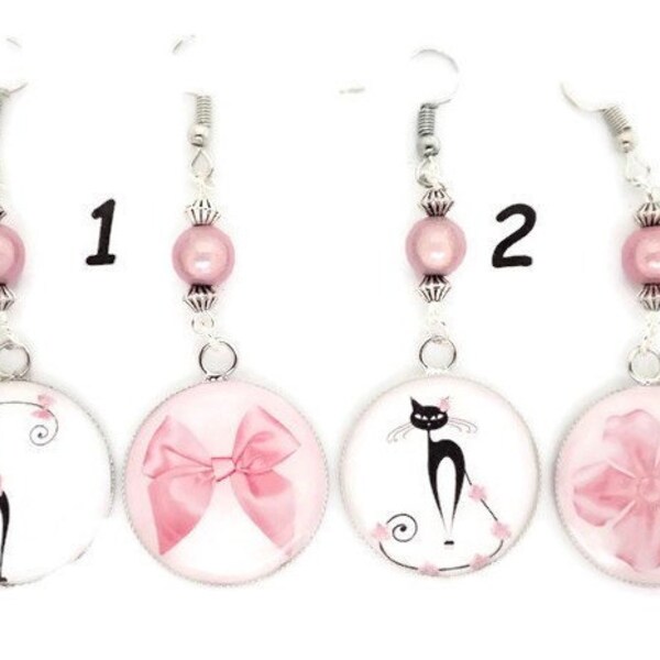 Boucles d'oreilles cabochons silhouettes chats, noeud papillon où fleur, rose et blanc