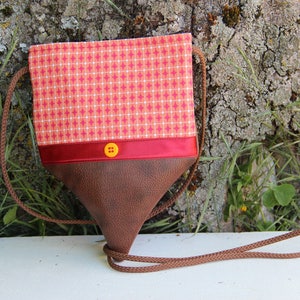 Petit sac bandoulière textile marron et orange image 1