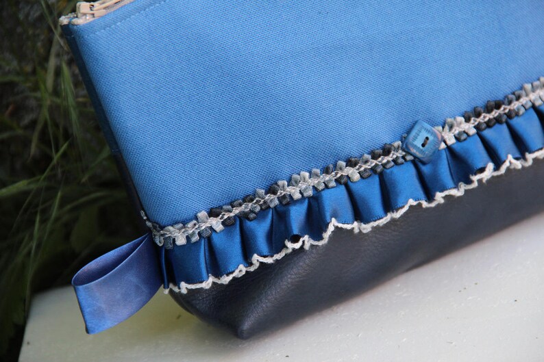 Trousse textile bleue volant image 2