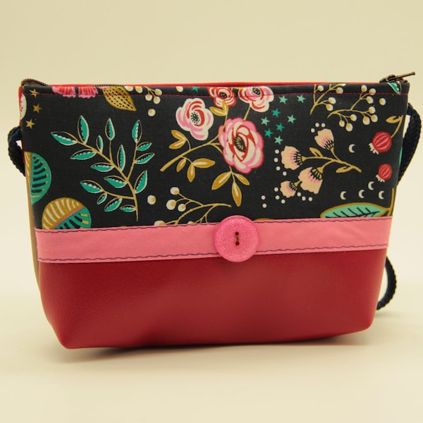 Pochette rouge et marine à fleurs