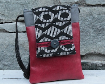 Le Chat-Marré red and black phone shoulder bag