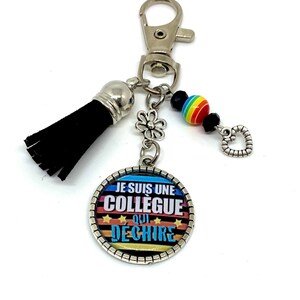 Porte clés collègue, Je suis une collègue qui déchire, cadeau collègue femme, bijoux de sac  perles colorées pompon