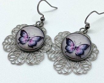 Boucles d'oreilles estampe fleur et cabochon papillon