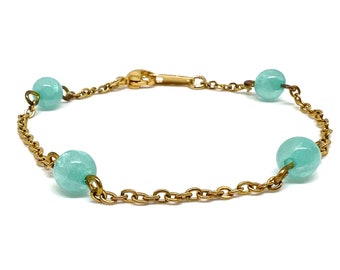 Stainless steel gold bracelet and Polaris green beads