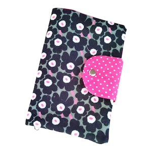 Pochette de santé pour ordonnances, cartes vitale et mutuelle motifs floraux noirs et fuschia