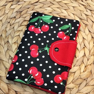 Pochette de santé, pochette médicale pour ordonnances, cartes vitale et mutuelle avec motifs cerises.