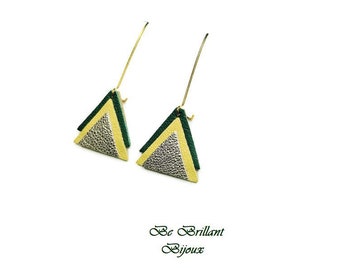 Boucles d'oreilles en cuir triangle, vert sapin, or, jaune, dormeuse, bijoux fait main, bijoux cuir femme, graphique, cadeau pour femme