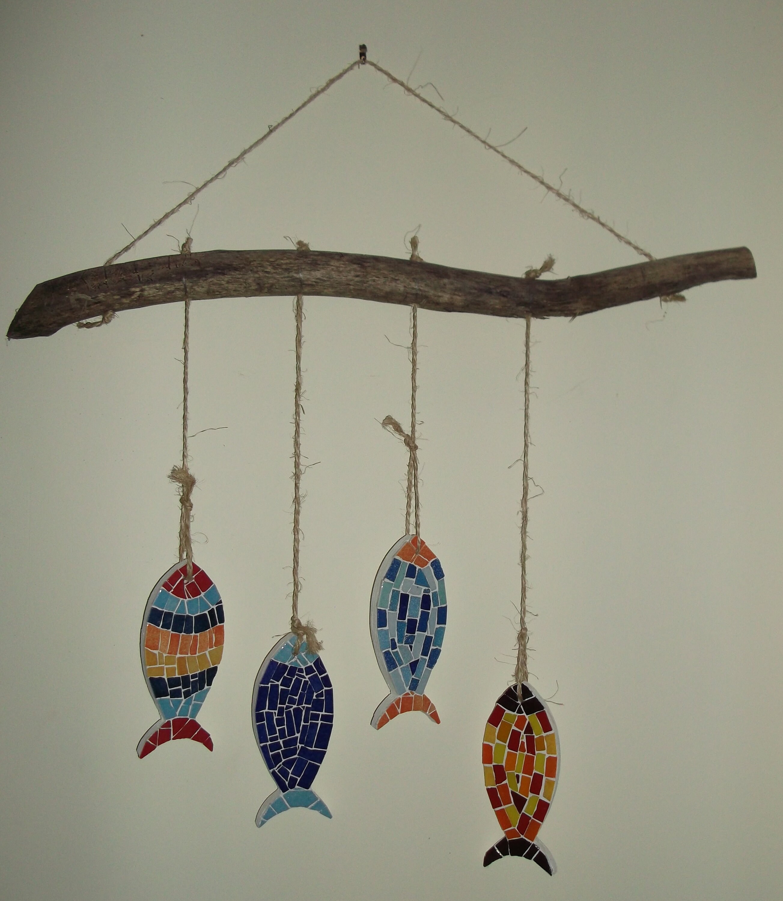 Décoration à Suspendre en Mosaïque Les 4 Poissons sur Bois Blotté