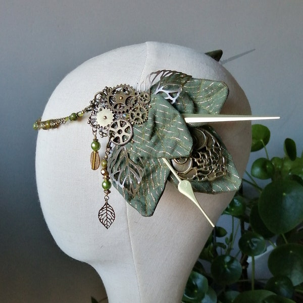 Tiare "Puck" Fée de l'Absynthe coiffe Steampunk couronne accessoire de coiffure élégant vert dorée rouage engrenage aiguilles