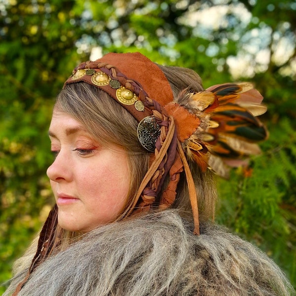 Headband " Vylhia" aux plumes brunes accessoire de coiffure pagan chamanique en tissu et cuir costume rituel sorcière