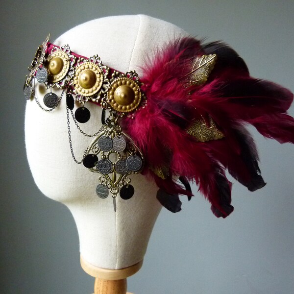 Coiffe "Elanora Shana" bandeau bronze aux plumes bordeaux couronne cheveux coiffure Mucha gypsy tzigane pagan tribal fusion