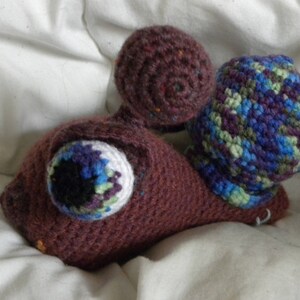 Escargot rigolo, doudou en crochet image 2