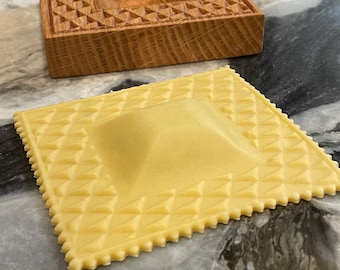 Große Pyramiden Ravioli Form