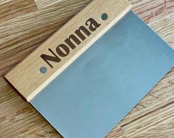 Customizable Bench and Dough Scraper - Tailored Kitchen Essential for Bakers & Chefs